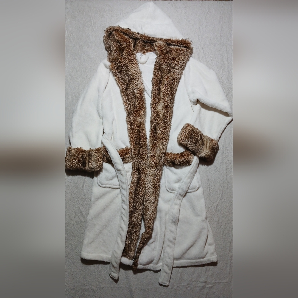 Pottery Barn Cream and Brown Faux Fur Robe